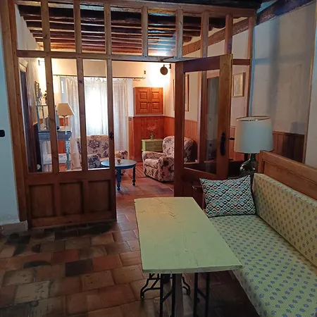 Callejon Del Palacio * Munoveros