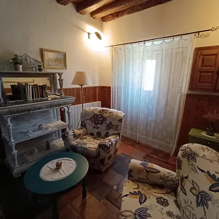 Callejon Del Palacio Nyaraló Munoveros