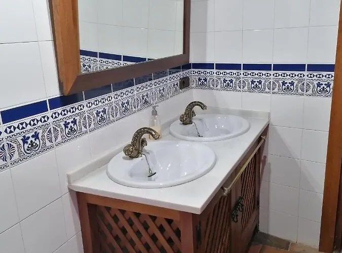 Callejon Del Palacio Munoveros