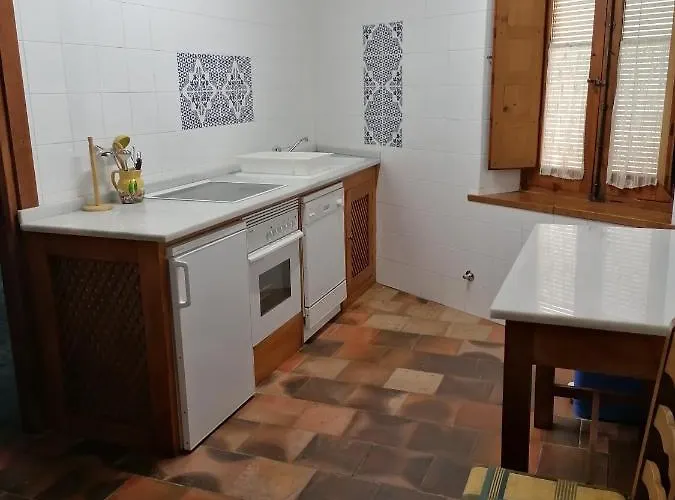 Callejon Del Palacio * Munoveros