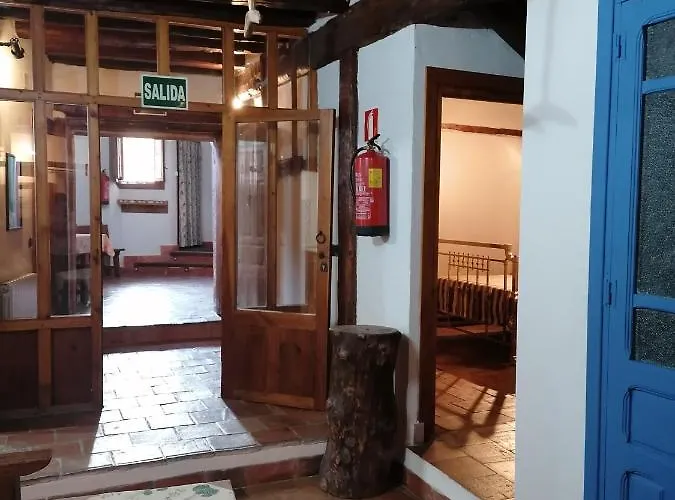 Callejon Del Palacio * Munoveros