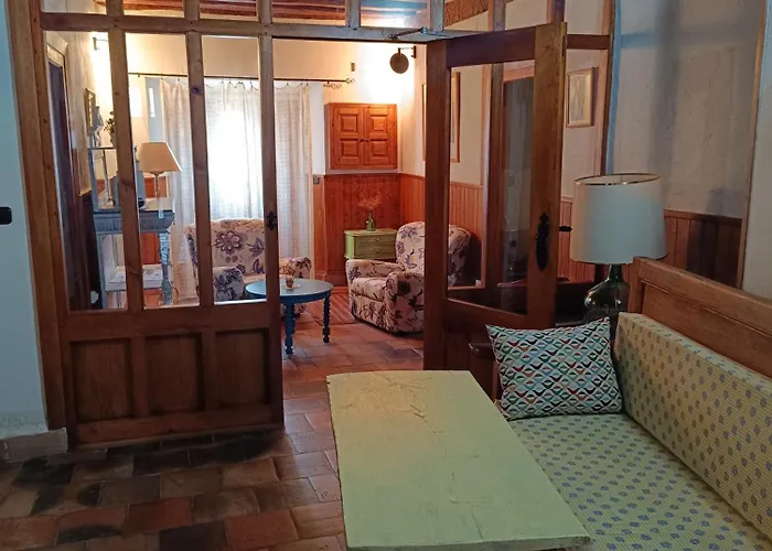 Callejon Del Palacio * Munoveros